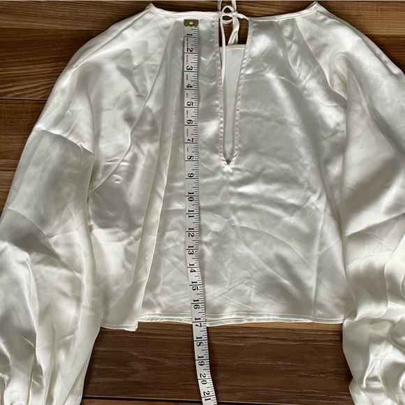 H&M cropped satin top, tie back & button cuffed sleeves size XL new without tags - Picture 7 of 7